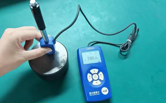 为什么同一工件用里氏硬度计测出的数据差很多？