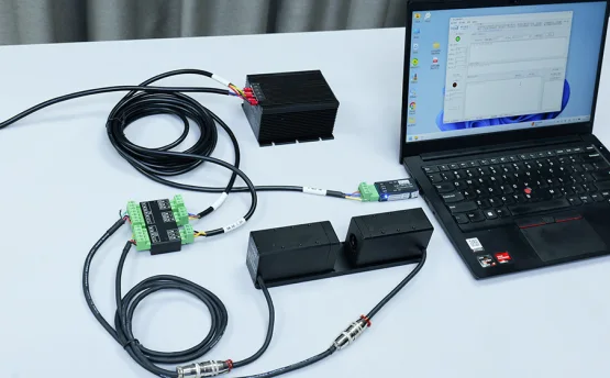 �߾���͸��������̽ͷ���࣬ʵ��ʵʱ���ݲɼ��ͼ��