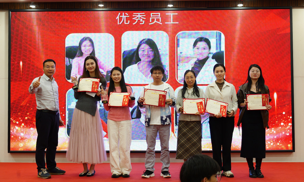 ��8ͷ���������Ա����