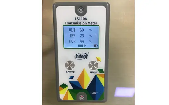 汽車前擋貼膜的重要性及分體式太陽膜測試儀的測量