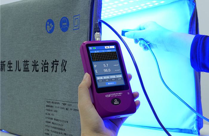 LS135测量蓝光灯