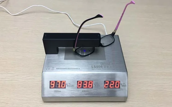 如何使用藍(lán)紫光測(cè)試儀對(duì)眼鏡鏡片進(jìn)行檢測(cè)？