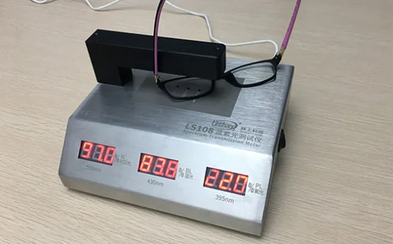 眼鏡店的鏡片透過率標準及透過率儀的應用