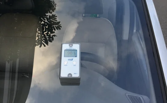 汽車前擋透光率怎么測？可用專用的分體式透光率測試儀！