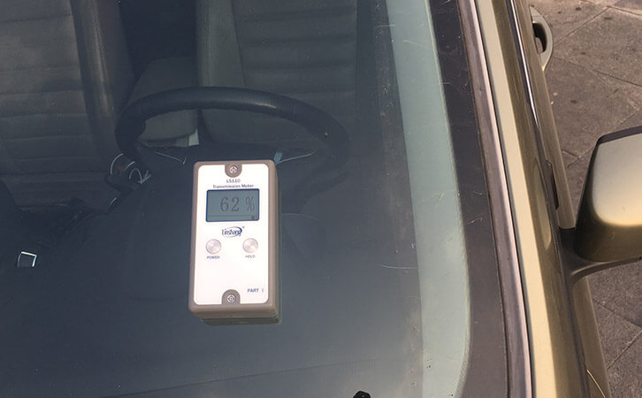 透光率计LS110检测汽车前挡风玻璃