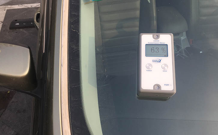 LS110分体式透光率仪测量汽车前挡玻璃