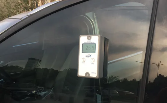 用玻璃透過(guò)率測(cè)量?jī)x測(cè)量汽車前擋玻璃透光率的重要性