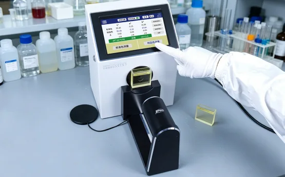 医药色差仪选型指南：适配液体、颗粒药品的仪器选择技巧