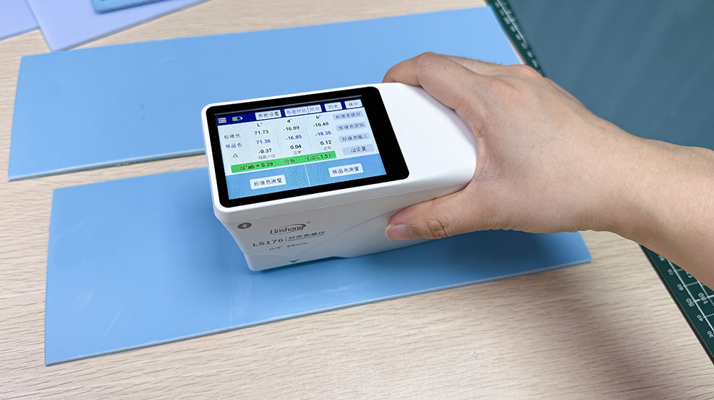 色差仪LS176测试塑胶板色差