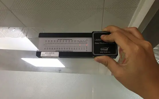 玻璃測厚儀如何測量安裝完后的玻璃