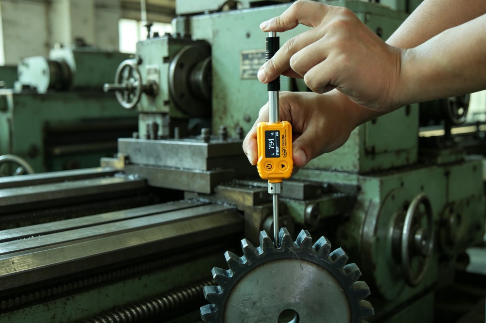 LS252DL里氏硬度计检测使用中的齿轮硬度